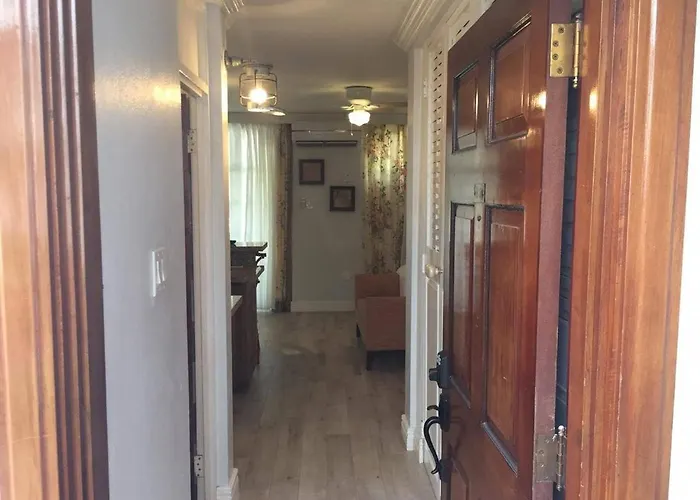 Rairoyale At Castles Apartment